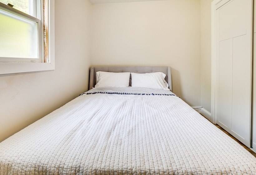 Waterfront Pelican Lake Cottage W/ Lake Access!