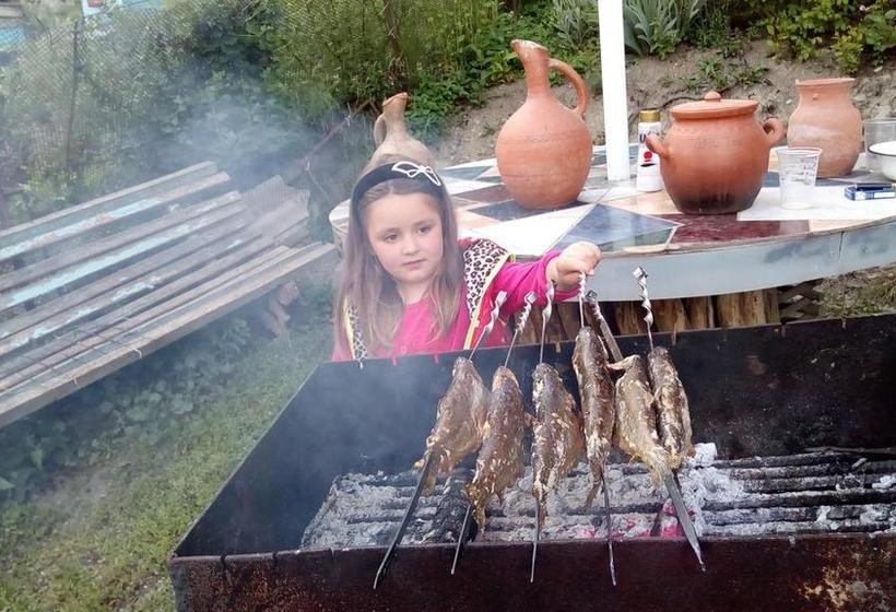 تختخواب و صبحانه Guest House Khatuna