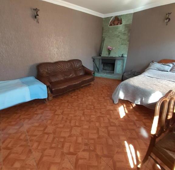 تختخواب و صبحانه Guest House Khatuna