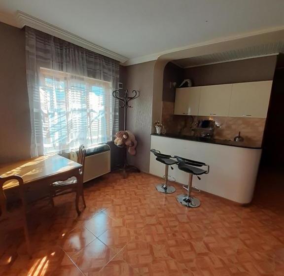 تختخواب و صبحانه Guest House Khatuna