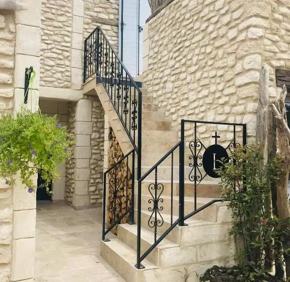تختخواب و صبحانه Manade Des Baumelles