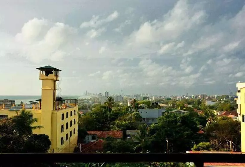 Retkeilymaja Colombo Mount Beach