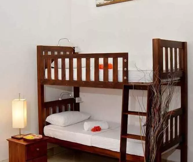 Retkeilymaja Colombo Mount Beach