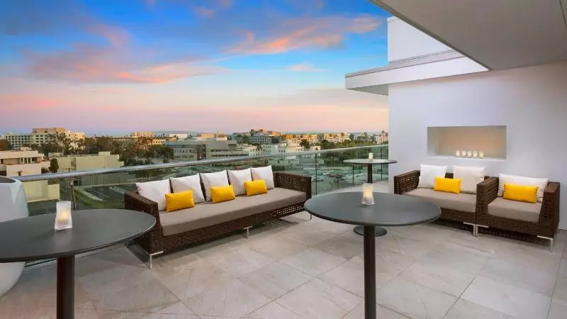 هتل Courtyard By Marriott Santa Monica