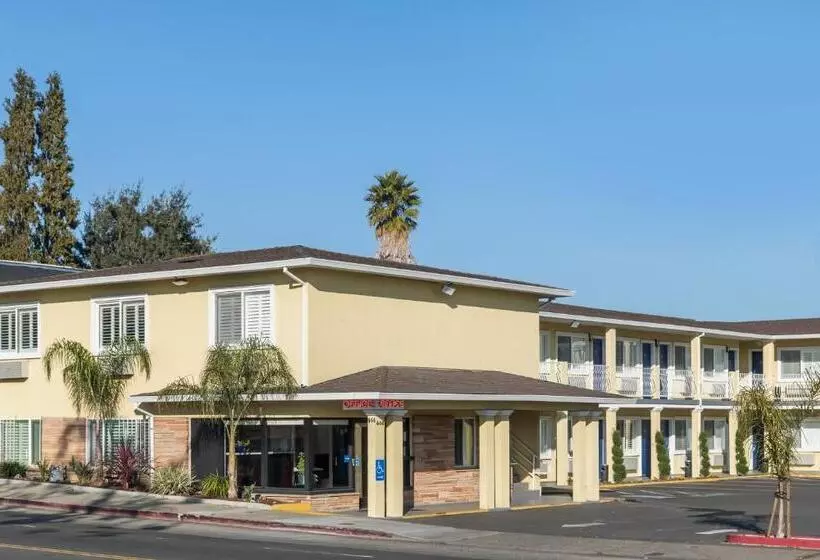 Hotelli Vallejo Inn