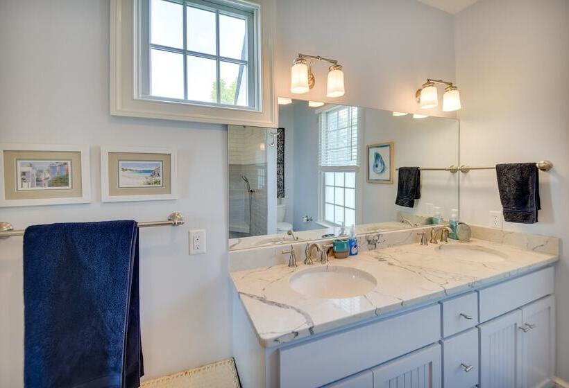 Bayfront White Stone Escape W/ Private Beach!