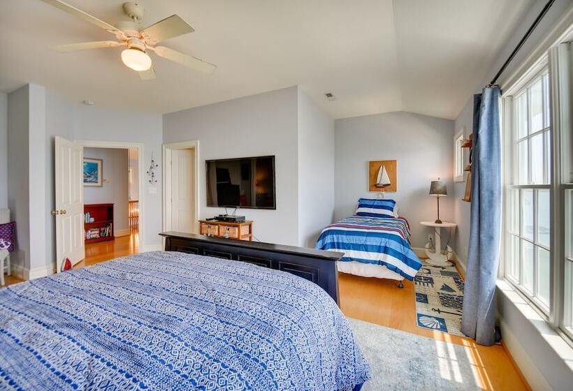 Bayfront White Stone Escape W/ Private Beach!