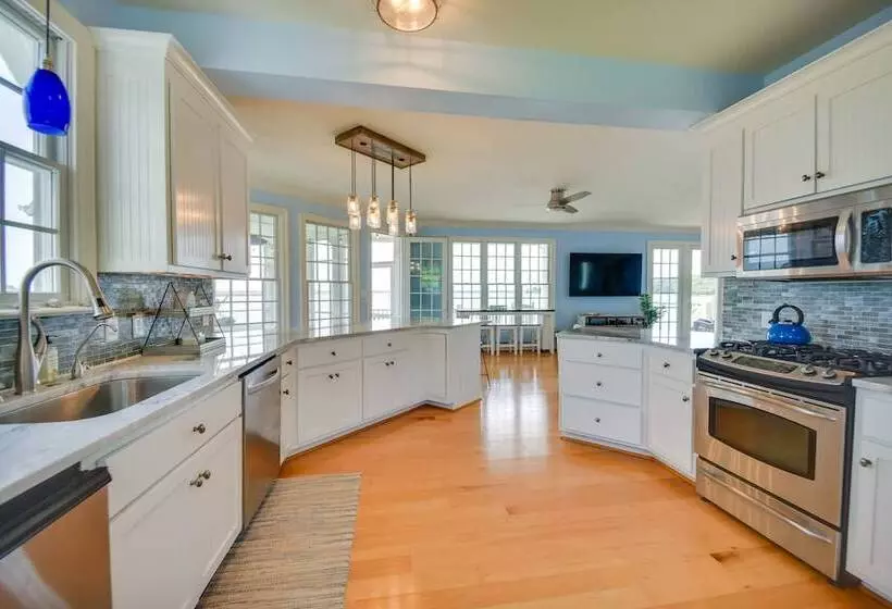 Bayfront White Stone Escape W/ Private Beach!