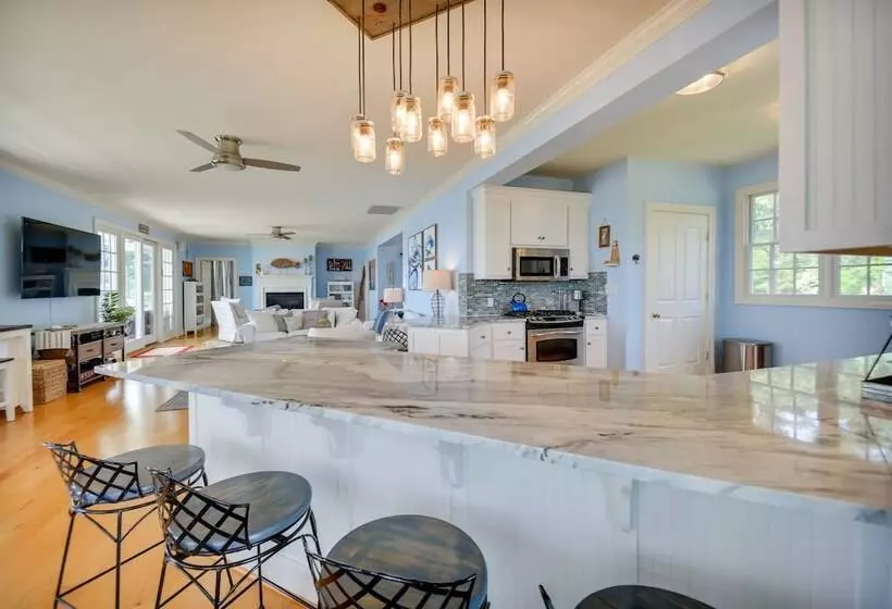 Bayfront White Stone Escape W/ Private Beach!