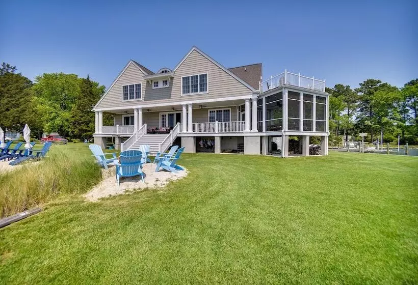 Bayfront White Stone Escape W/ Private Beach!