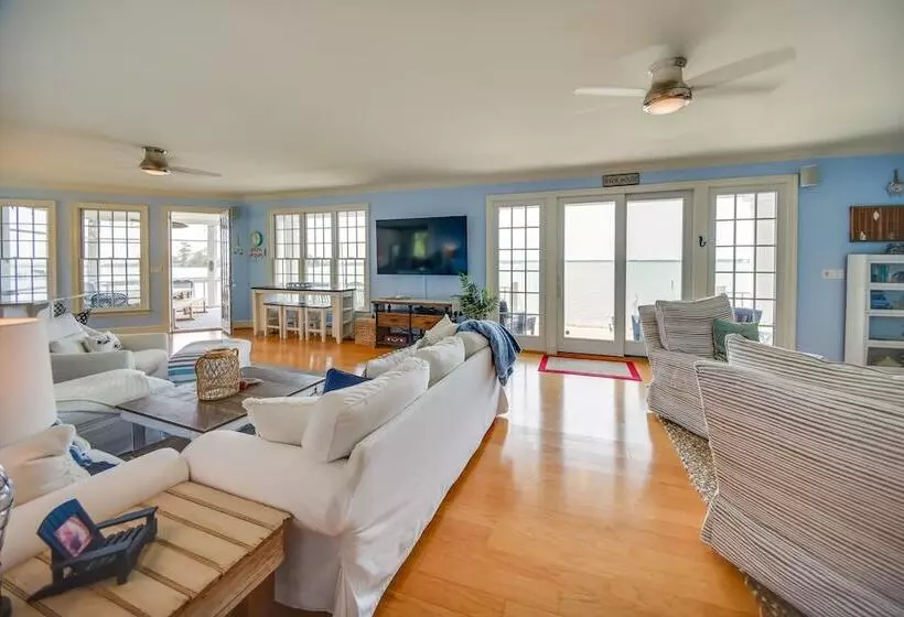 Bayfront White Stone Escape W/ Private Beach!