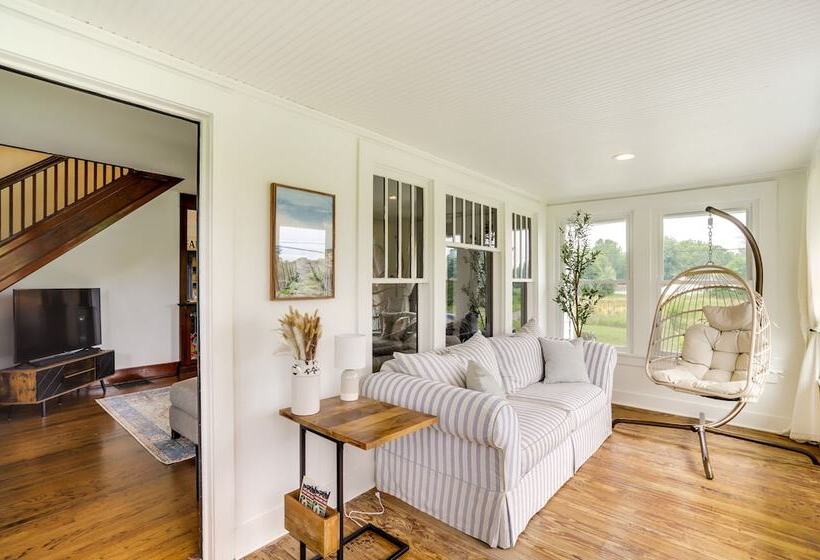 Peaceful Benton Harbor Getaway Near Lake Michigan!