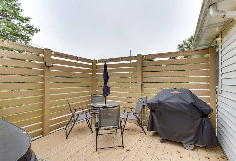 Peaceful Benton Harbor Getaway Near Lake Michigan!