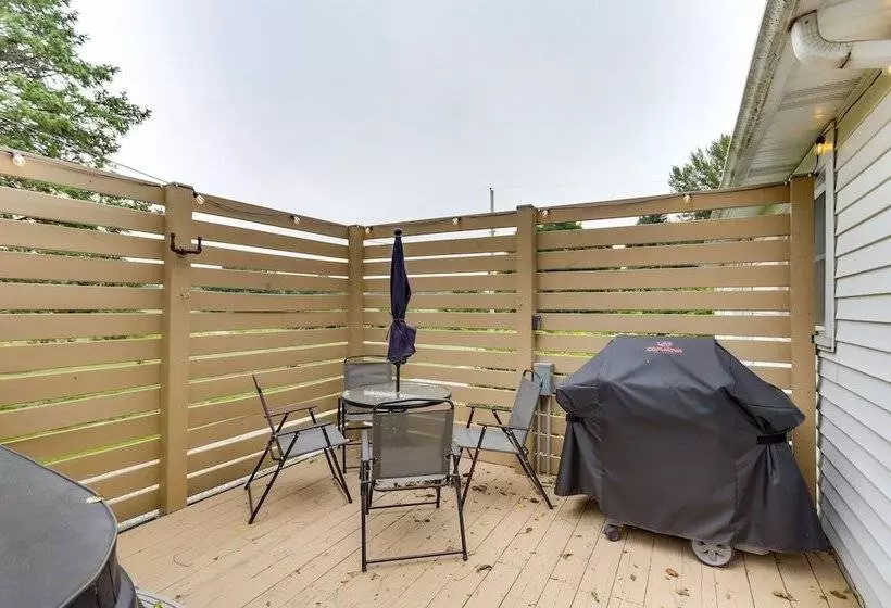 Peaceful Benton Harbor Getaway Near Lake Michigan!