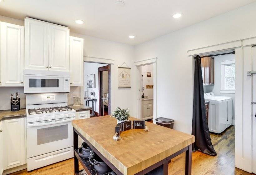 Peaceful Benton Harbor Getaway Near Lake Michigan!