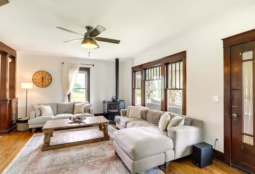 Peaceful Benton Harbor Getaway Near Lake Michigan!