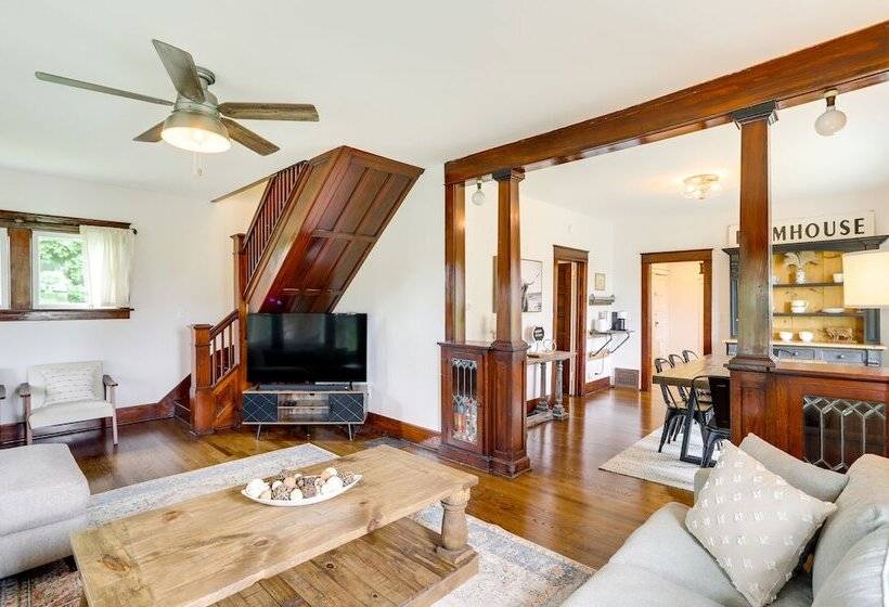 Peaceful Benton Harbor Getaway Near Lake Michigan!