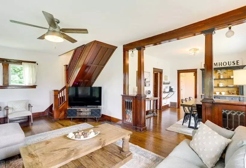 Peaceful Benton Harbor Getaway Near Lake Michigan!