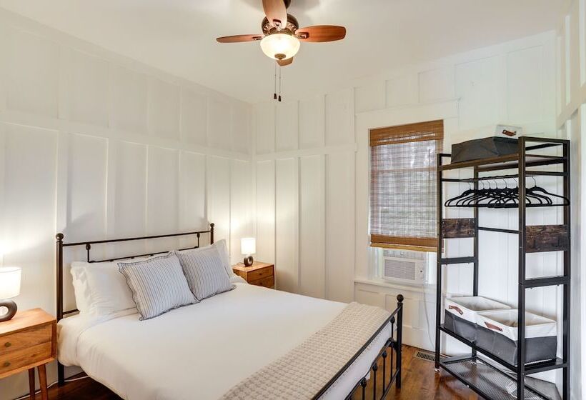 Peaceful Benton Harbor Getaway Near Lake Michigan!