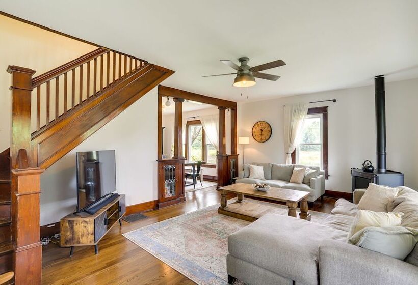 Peaceful Benton Harbor Getaway Near Lake Michigan!