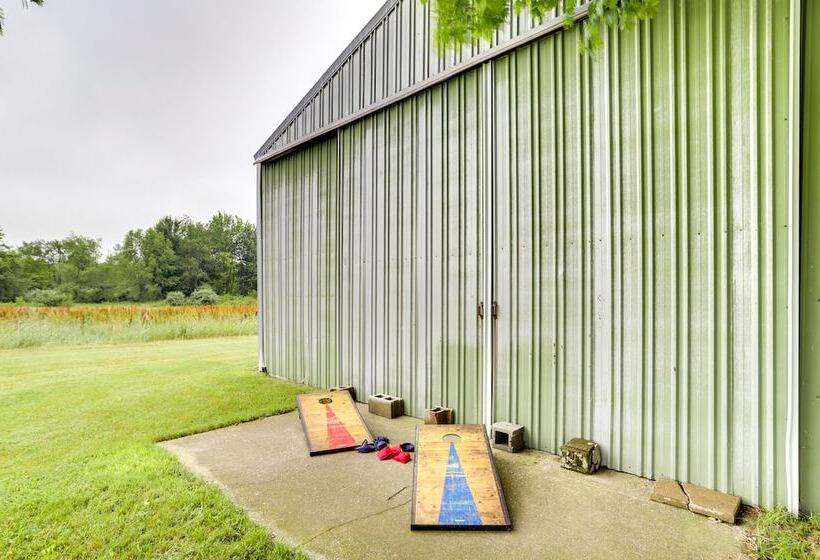 Peaceful Benton Harbor Getaway Near Lake Michigan!