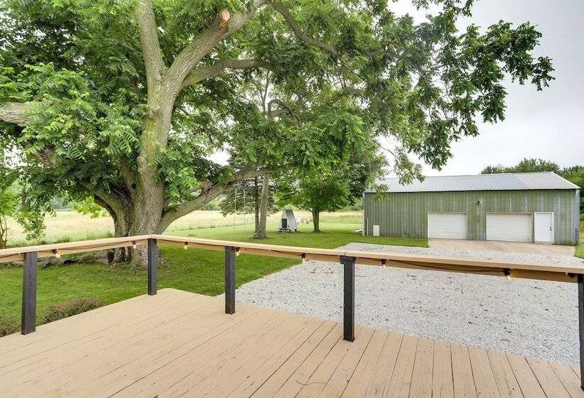 Peaceful Benton Harbor Getaway Near Lake Michigan!