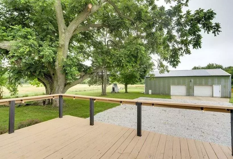 Peaceful Benton Harbor Getaway Near Lake Michigan!