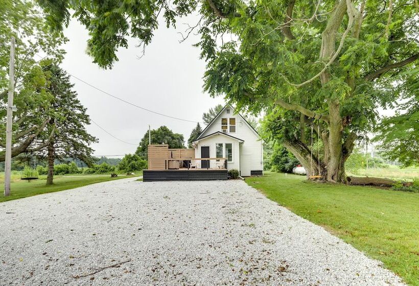 Peaceful Benton Harbor Getaway Near Lake Michigan!