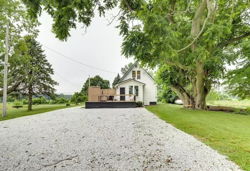 Peaceful Benton Harbor Getaway Near Lake Michigan!
