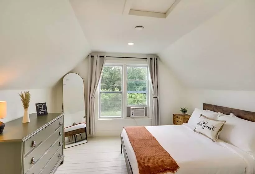 Peaceful Benton Harbor Getaway Near Lake Michigan!