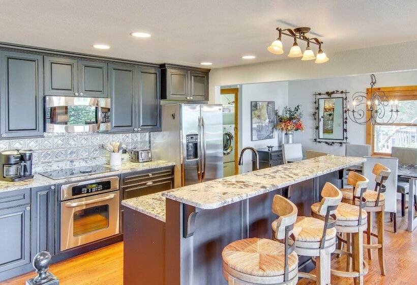 Deck & Game Room: Blue Ridge Mountain Home!