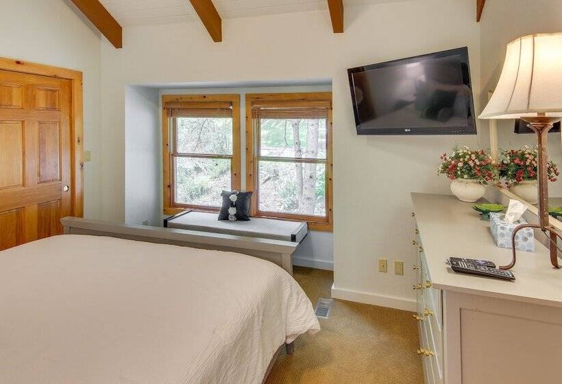 Deck & Game Room: Blue Ridge Mountain Home!