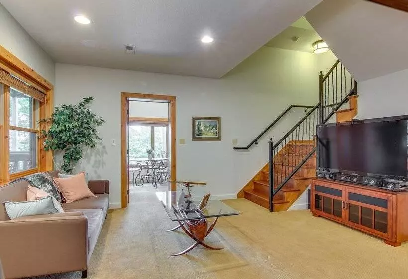 Deck & Game Room: Blue Ridge Mountain Home!