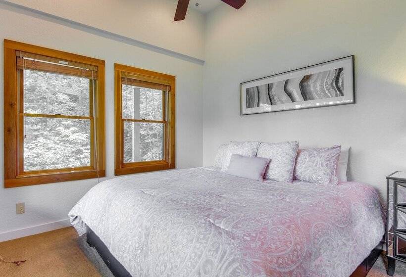 Deck & Game Room: Blue Ridge Mountain Home!