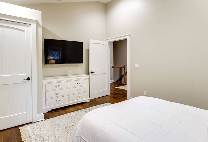 Blythewood Modern Cottage Retreat: Deck & Grill!