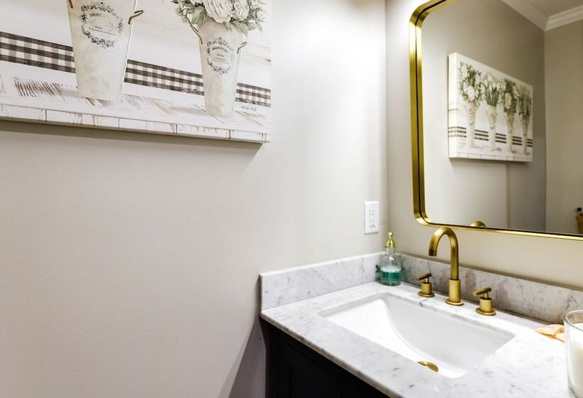 Blythewood Modern Cottage Retreat: Deck & Grill!