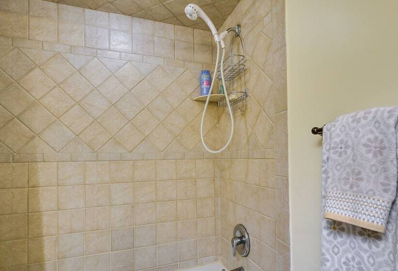 Brigantine Getaway: Walk To The Beach!