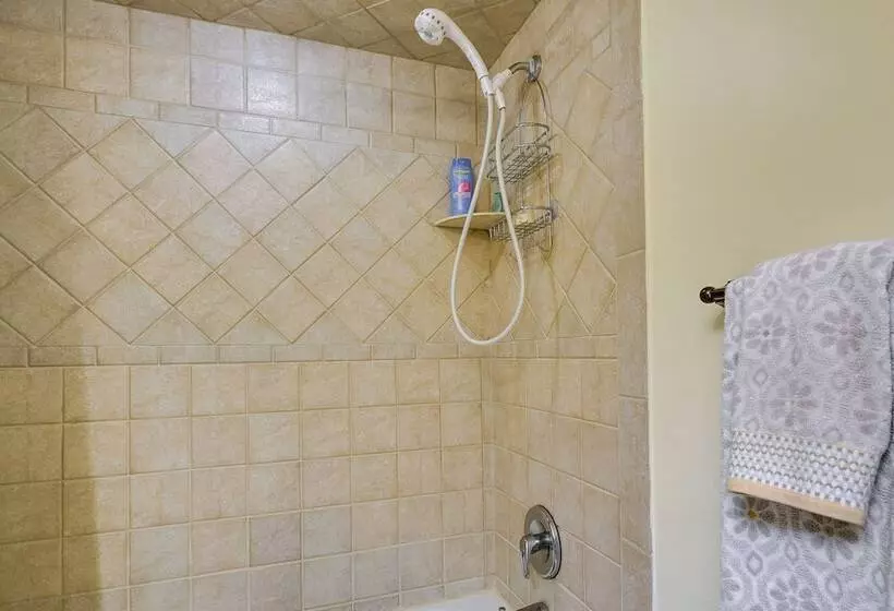 Brigantine Getaway: Walk To The Beach!