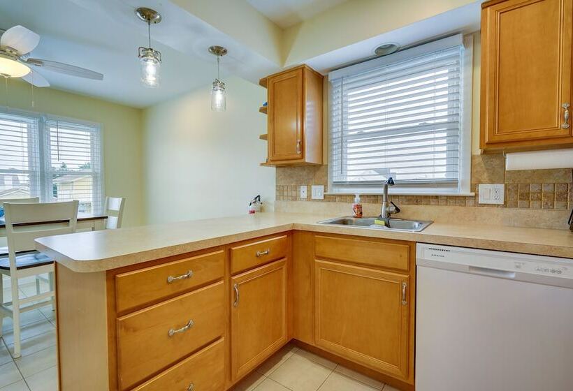 Brigantine Getaway: Walk To The Beach!