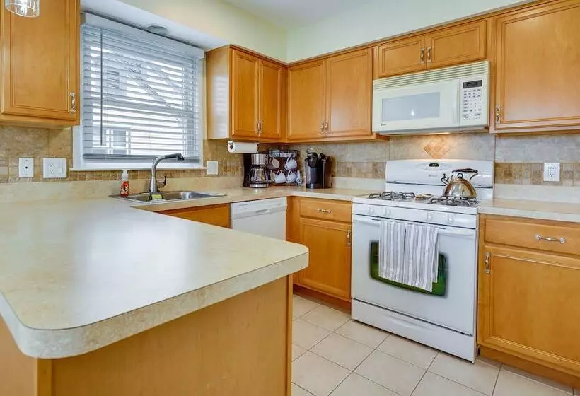 Brigantine Getaway: Walk To The Beach!