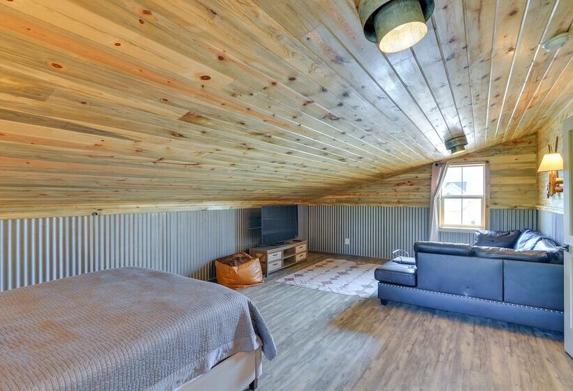 Buena Vista Vacation Home: Hot Tub, Mountain Views