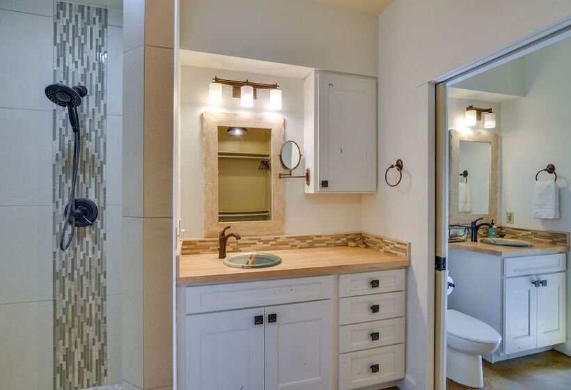 Buena Vista Vacation Home: Hot Tub, Mountain Views