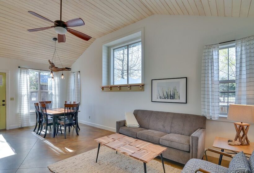 Buena Vista Vacation Home: Hot Tub, Mountain Views