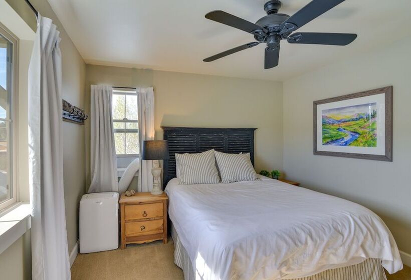 Buena Vista Vacation Home: Hot Tub, Mountain Views