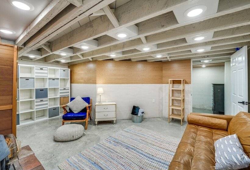 Camano Island Escape W/ Kayaks & Community Beach!