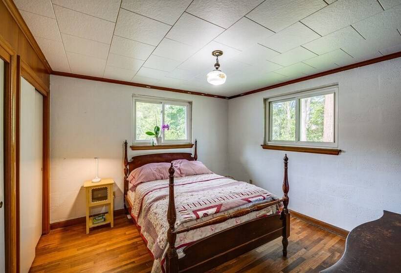 Camano Island Escape W/ Kayaks & Community Beach!