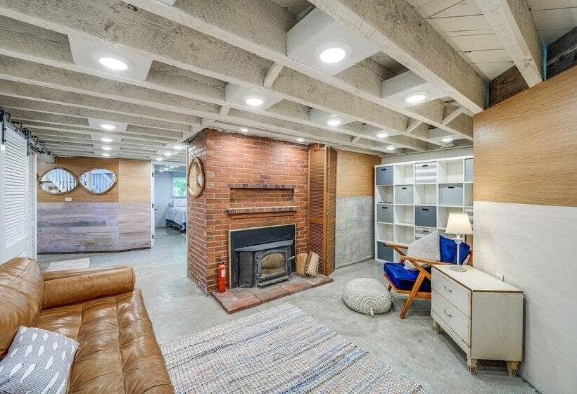 Camano Island Escape W/ Kayaks & Community Beach!