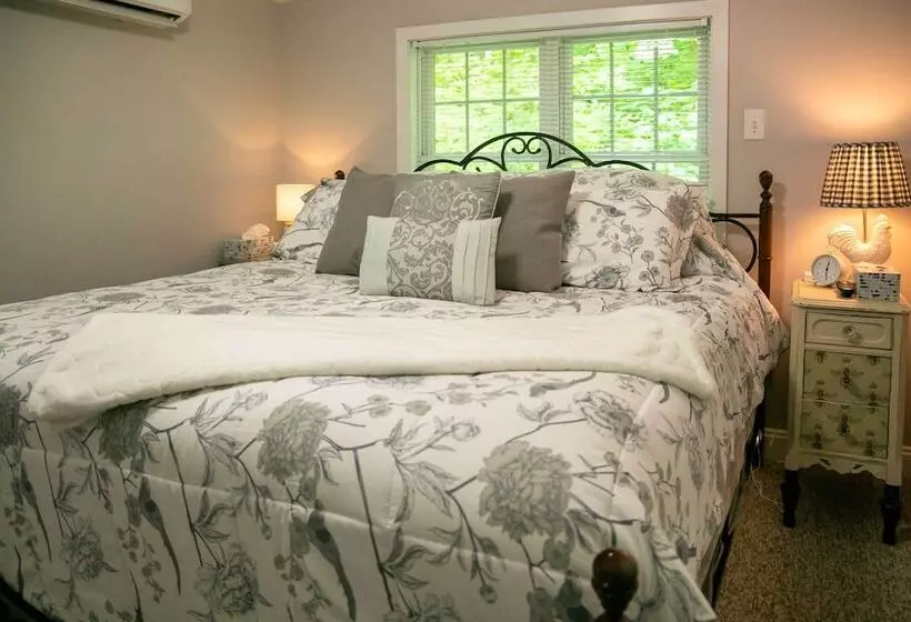 Charming Manheim Cottage W/ On Site Animal Viewing