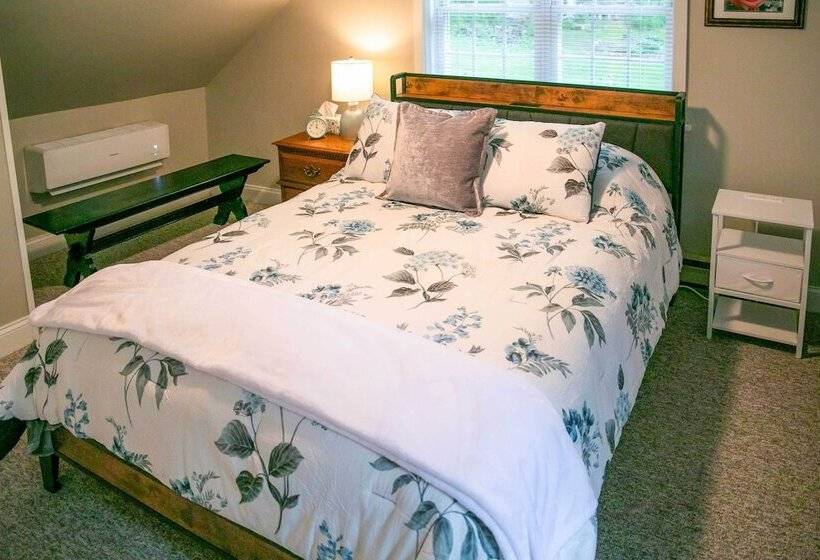 Charming Manheim Cottage W/ On Site Animal Viewing