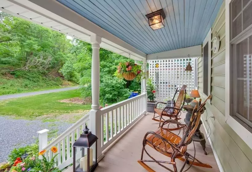 Charming Manheim Cottage W/ On Site Animal Viewing
